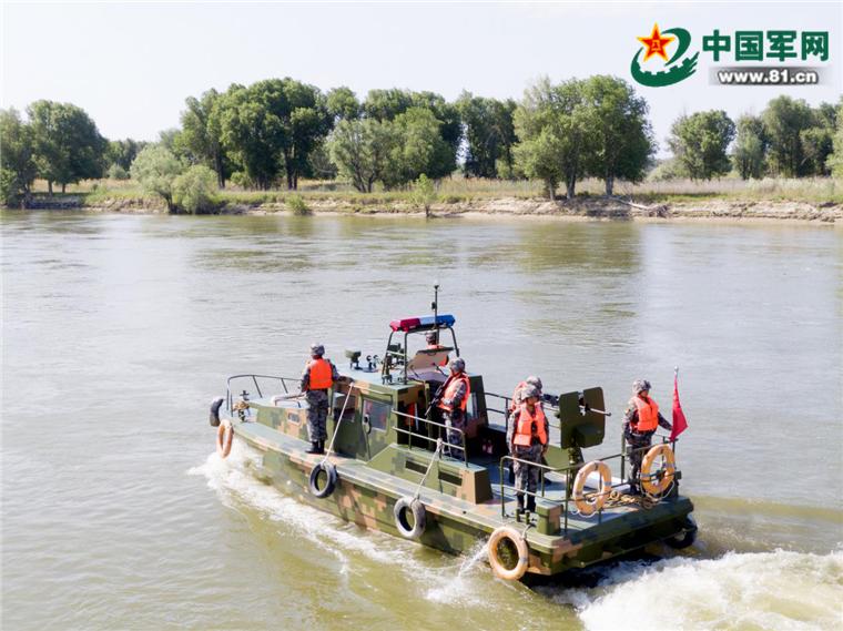 初夏,额河卫士这样在额尔齐斯河畔进行边境巡护