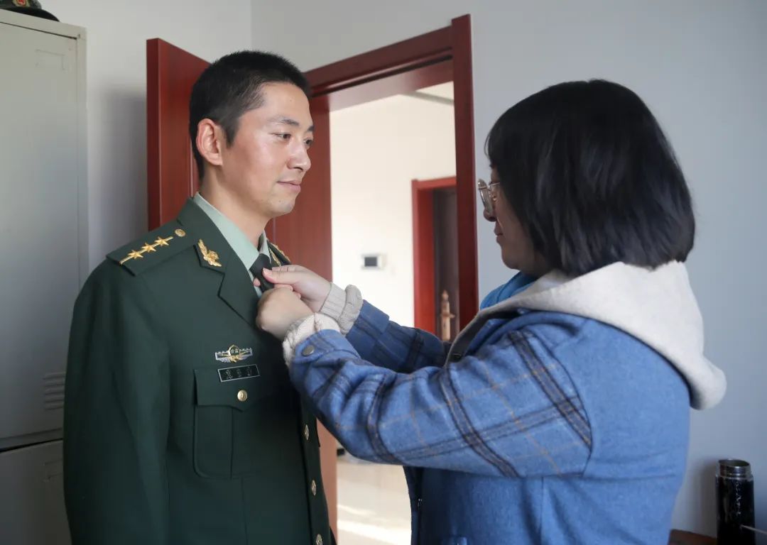 你守护祖国我来守护你,你用青春守护祖国我用青春守护你