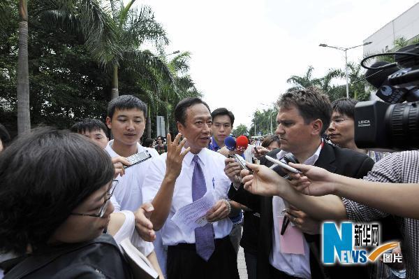 手把手组装一台iphone,苹果手机是人工组装还是机器组装