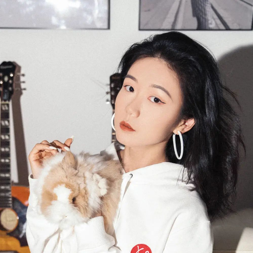 开完双眼皮为什么要往上看,开过的双眼皮可以再埋线吗