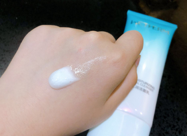 夏日美肤的秘密,温碧泉洗面奶盈润保湿洁面乳120g