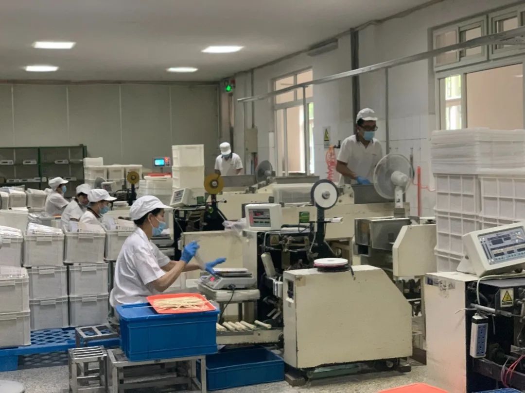 做了20年挂面出口数十个国家，萧山一家面条厂直呼“今年太难了！”他们生产的面条品质很好今起成本价在“每满生活”销售