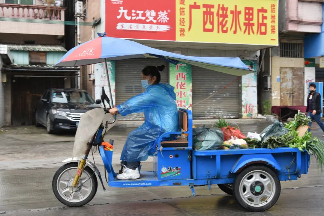 小家大爱|黄双鸟家庭:从采购到维修,这个小家为700多名居民“跑腿”