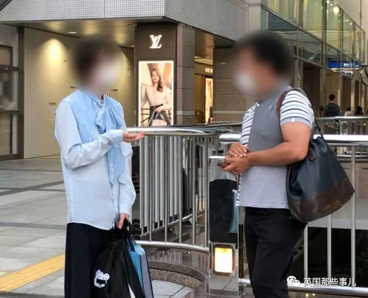 20多岁男爱豆遭47岁已婚男董事*规则潜**整整一年？又被文春锤死了