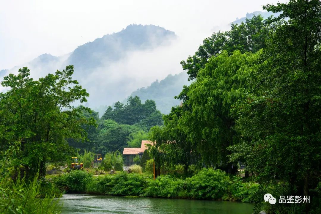 这是一幅堪比74个标准足球场大小的水墨画？彭友：来，做“画中人”