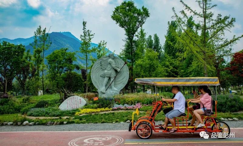 这是一幅堪比74个标准足球场大小的水墨画？彭友：来，做“画中人”