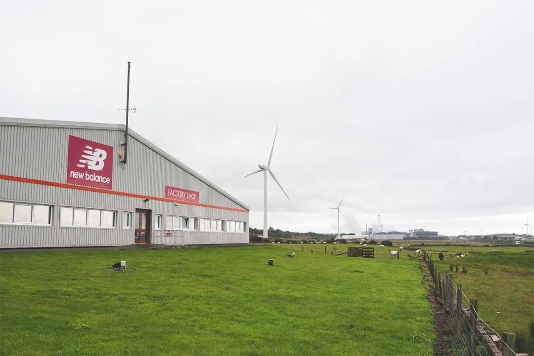 大家都是NewBalance，为啥英产这么“稳”？