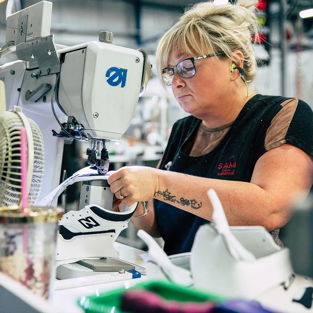 大家都是NewBalance，为啥英产这么“稳”？