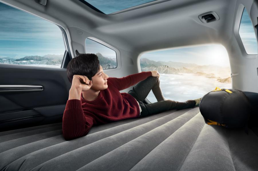 丰田汉兰达vs吉利豪越,吉利版汉兰达豪越到底有多壕