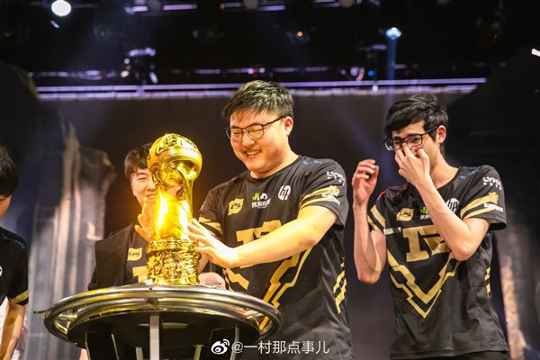 知名电竞选手uzi,uzi网吧视频