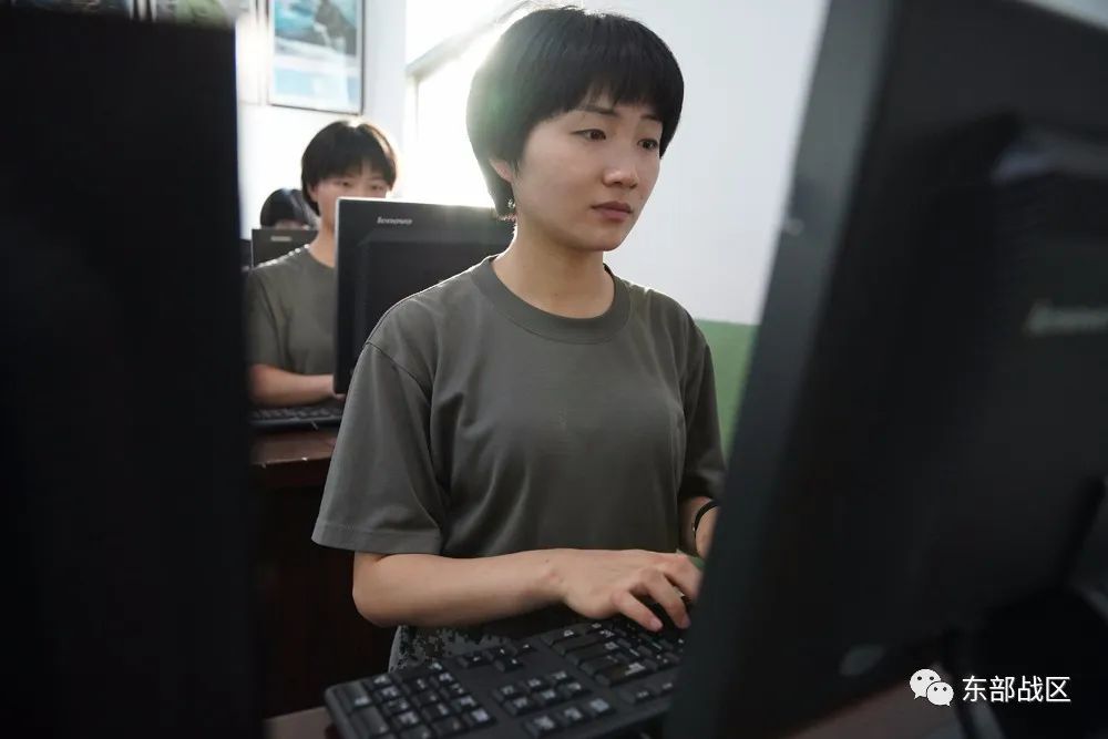 这个女兵厉害！优秀话务员、枪王、金牌“四会”教练员……