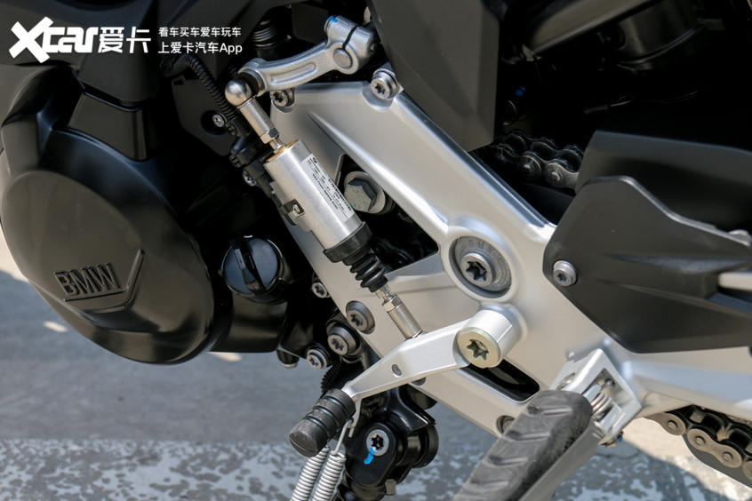 宝马f900r旅行版和运动版怎么选,新款宝马大小眼街车