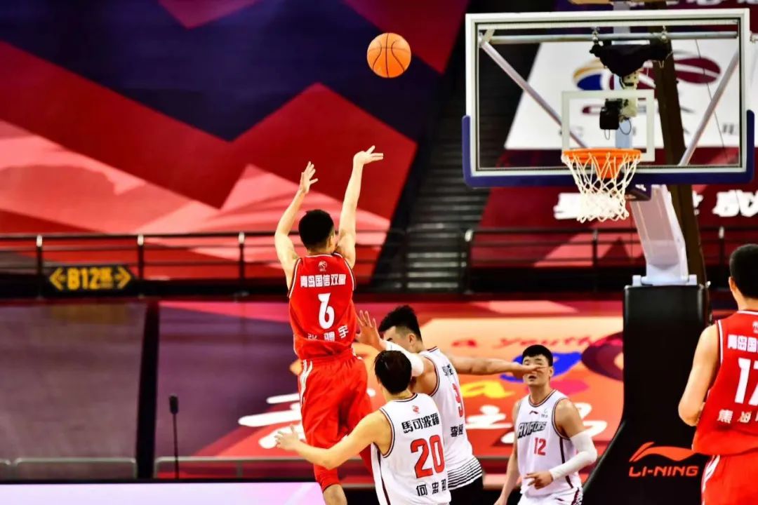 cba季后赛青岛晋级八强,cba青岛双星对深圳马可波罗