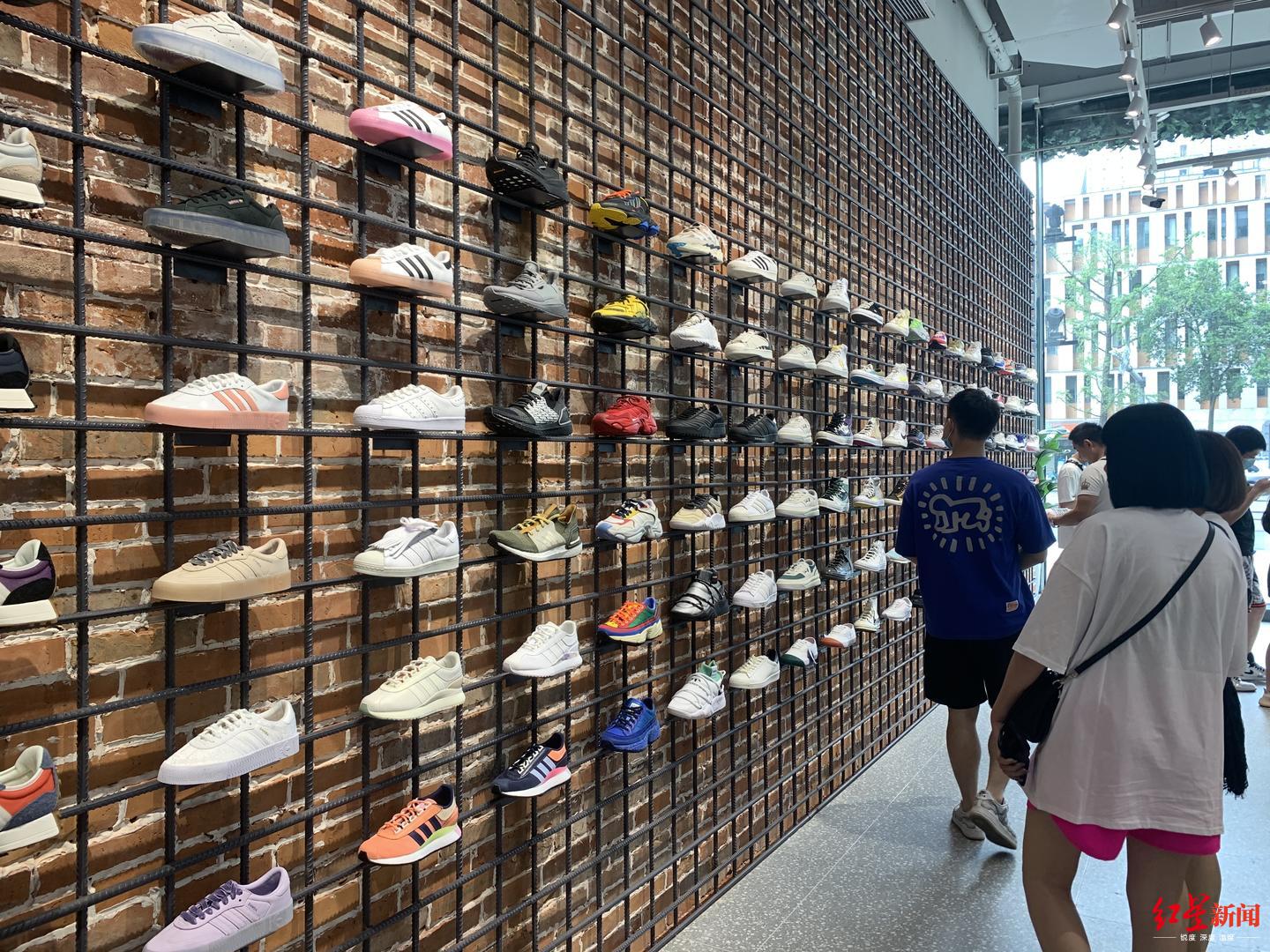 穿指定品牌鞋款才有资格买AJ球鞋是仪式感还是消费歧视？店方这么说……