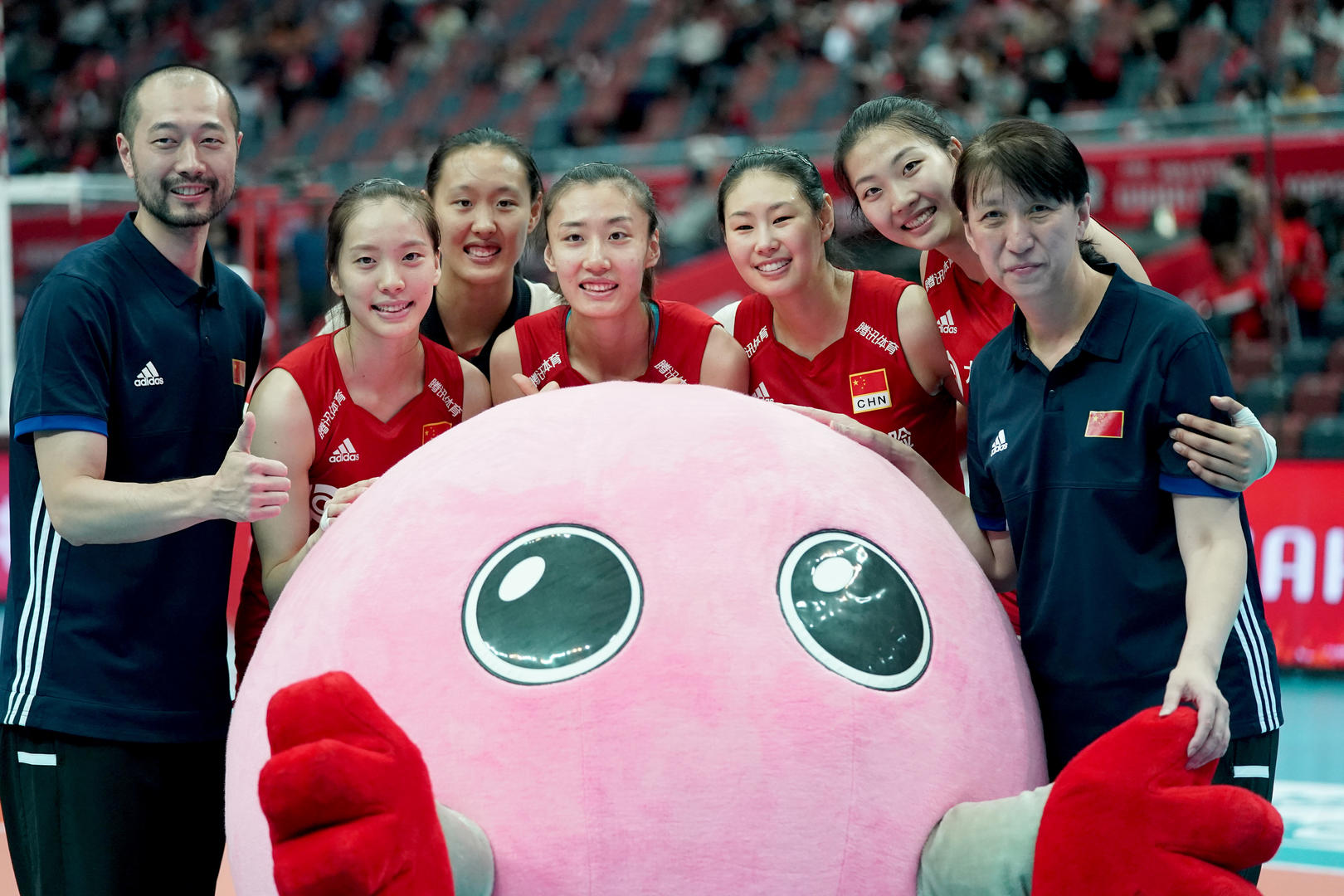 郎平明年或将隐退，“钦点”的八名教练之一是成都帅哥