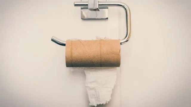 不吵不闹一切为了孩子过日子,不吵不闹一个人玩