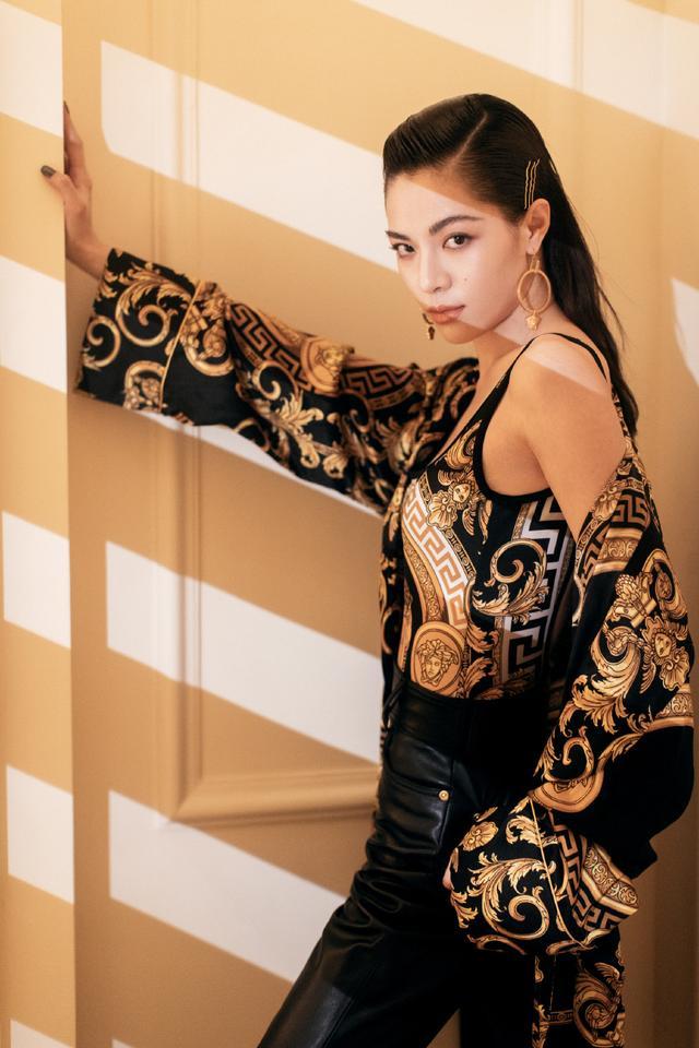 夏日泳装别致,海边浪漫泳衣