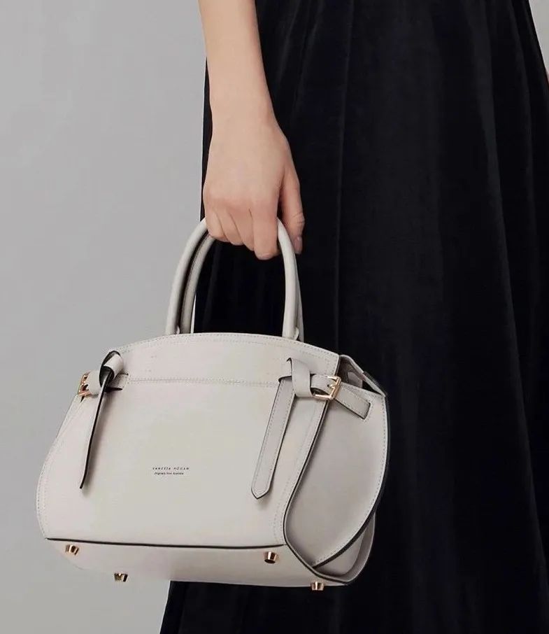 閫涜灏忎紬鍖呭寘,閫涜鎾炲寘