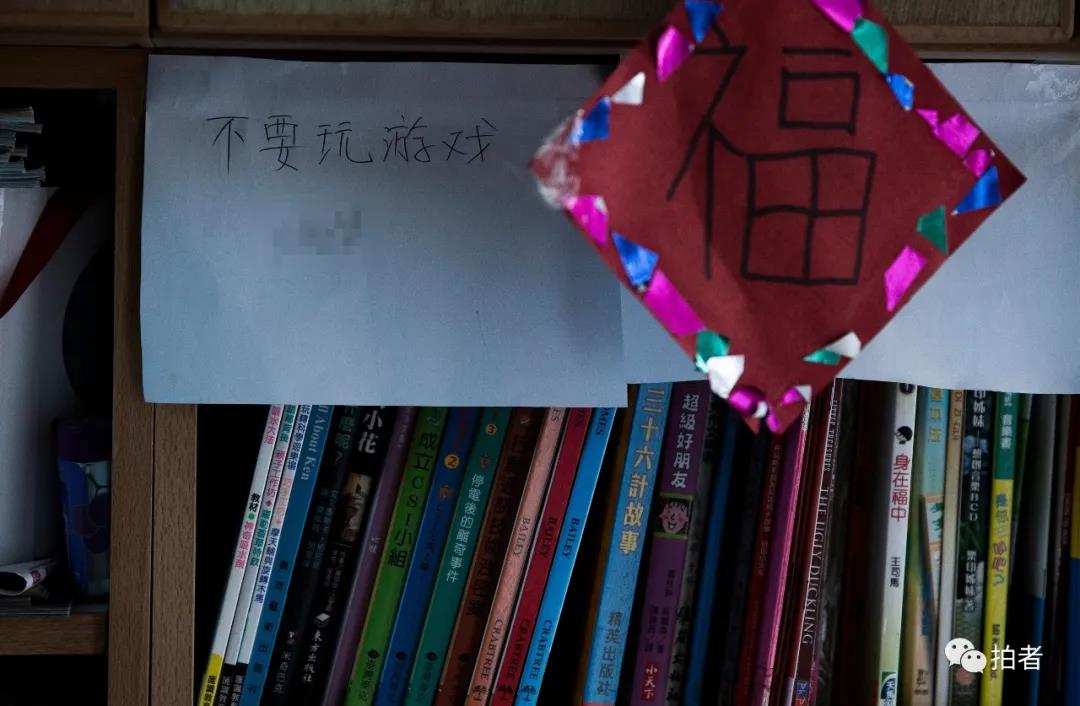 香港单亲妈妈住8平方劏房,香港深水埗劏房单亲妈妈