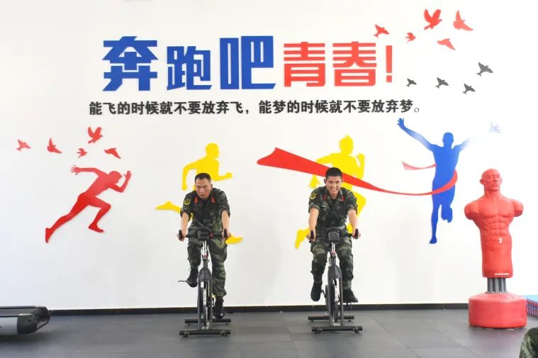 高原官兵收到暖心礼包,机关干部大礼包