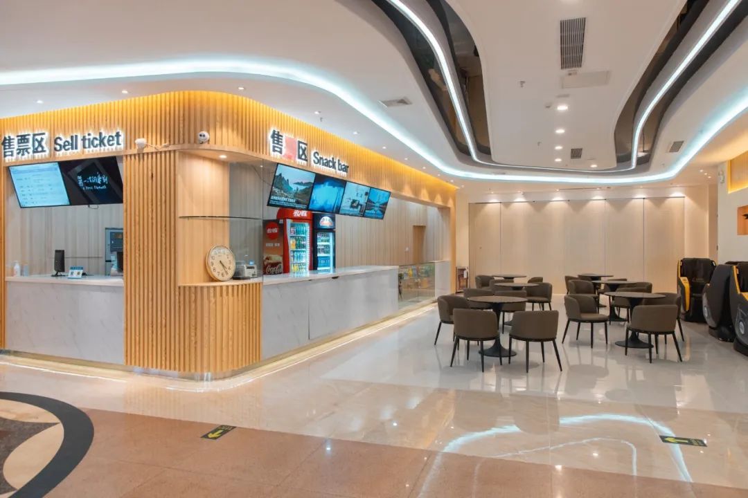 久违的电影院,久违的电影院一场电影两张票