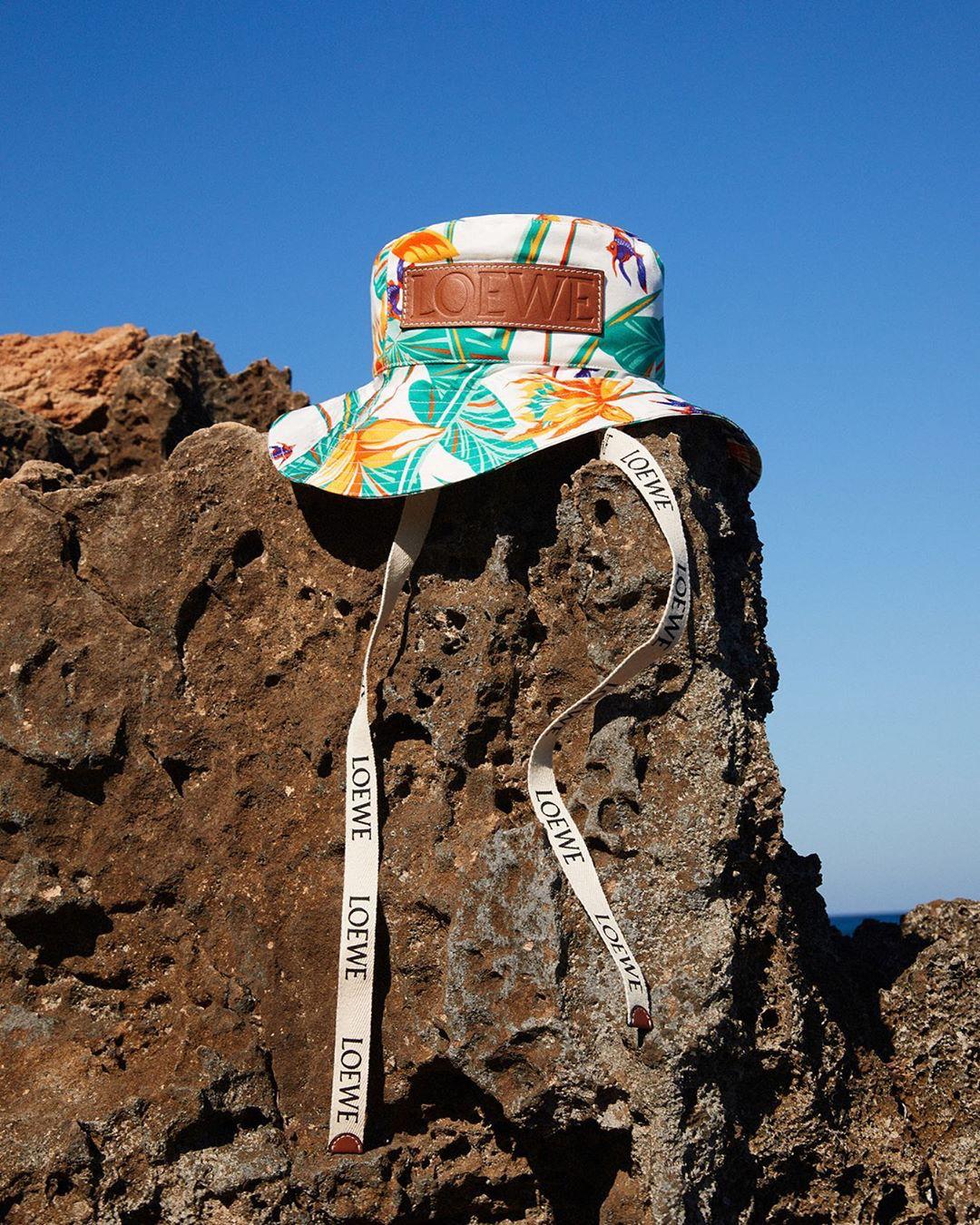 王一博虞书欣芒果台,王一博穿几款防晒衣