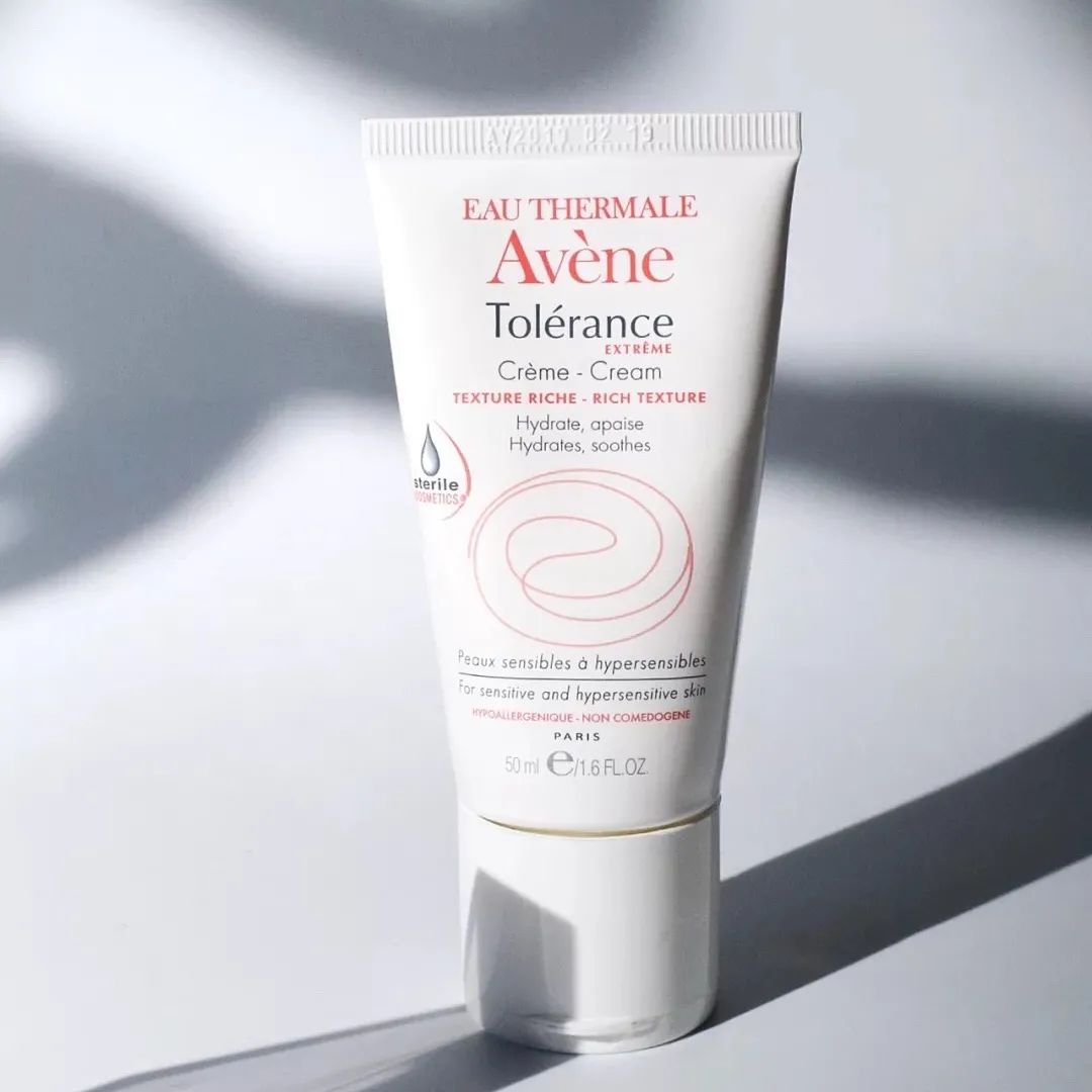 大家都在追《三十而已》,我却偷偷看了看她的化妆台