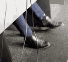 咬指甲是强迫症吗,抖腿咬手指是什么原因