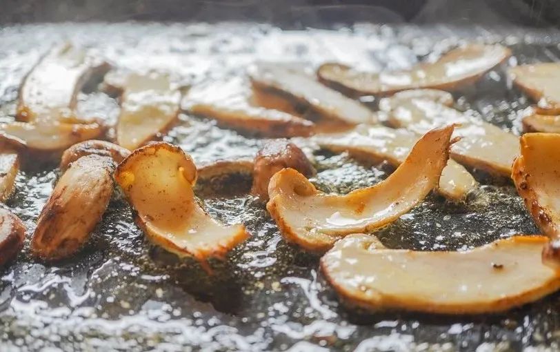 松茸比普通菌类贵多少,最好的松茸是哪里的