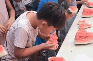 玉环头闻丨西瓜免费吃！免费送！吾悦这是什么惊天福利