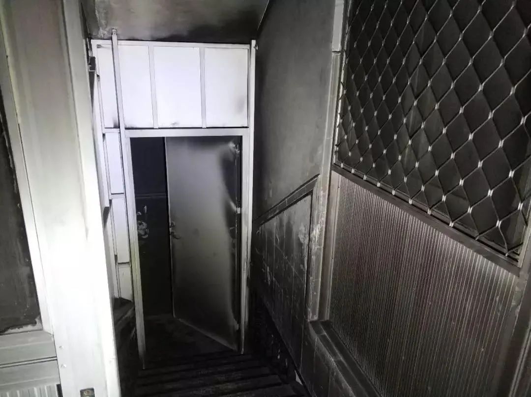 5人雪夜被困消防救援,6人被困火场消防救援