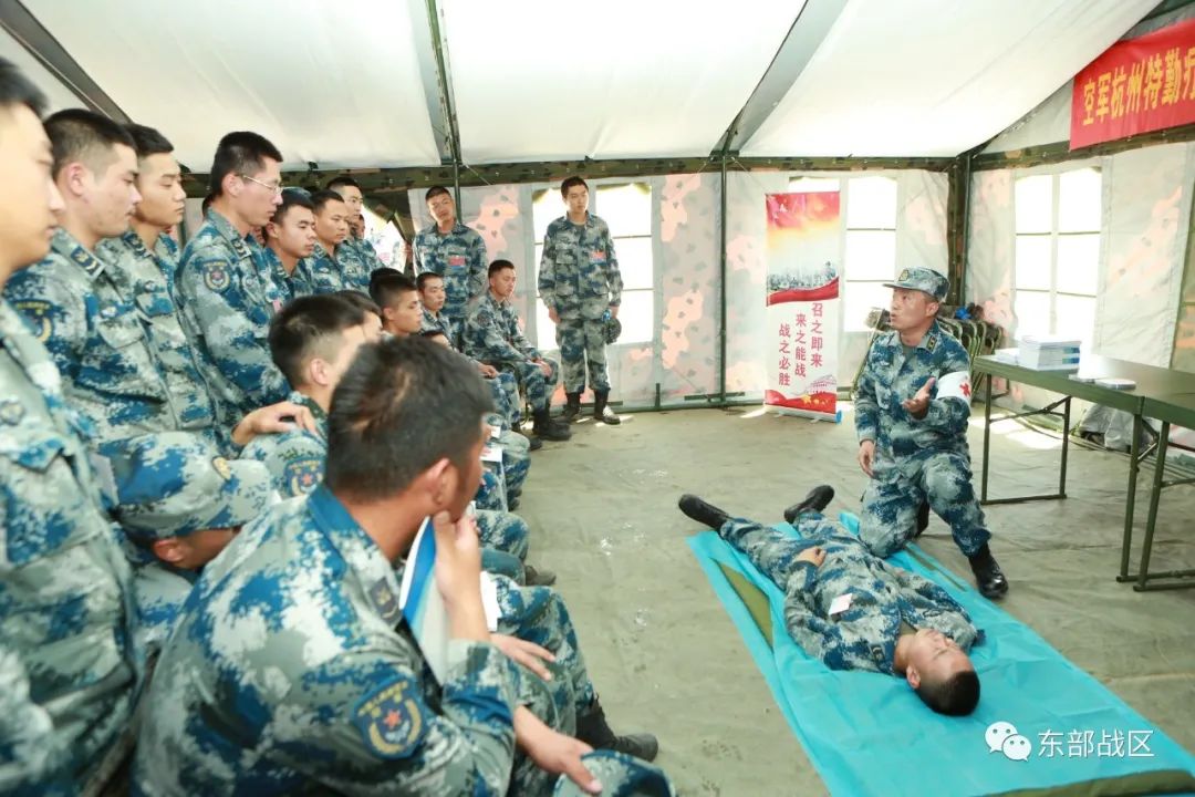 关注｜给力！空军医疗专家把流动诊室开到了雪域边关