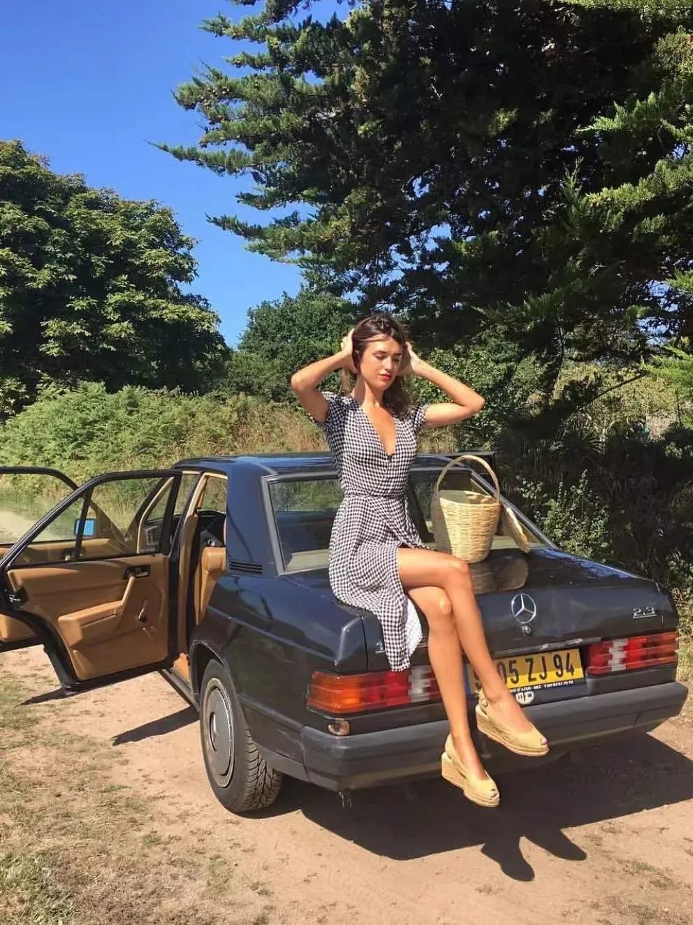 BAO料｜没有一只草编包，怎么能好好过夏天呢？