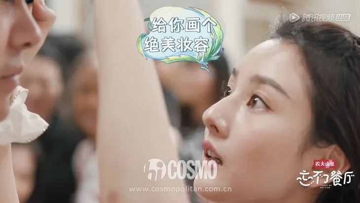 宋祖儿给陈赫画蓝色眼线超魔性,宋祖儿给陈赫画眼线