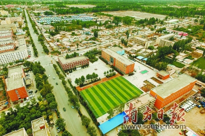 喀什足球少年受训视频,喀什古城足球少年