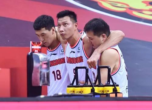 易建联最新伤势消息,易建联最新伤势消息照片