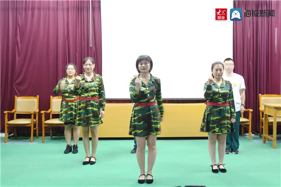 致敬中国医师节开幕视频,致敬白衣天使医师节