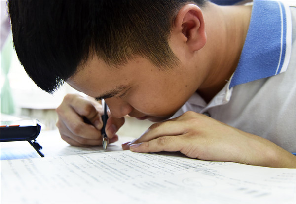 中山高度弱视少年逆袭成理科学霸,中科大少年班被录取