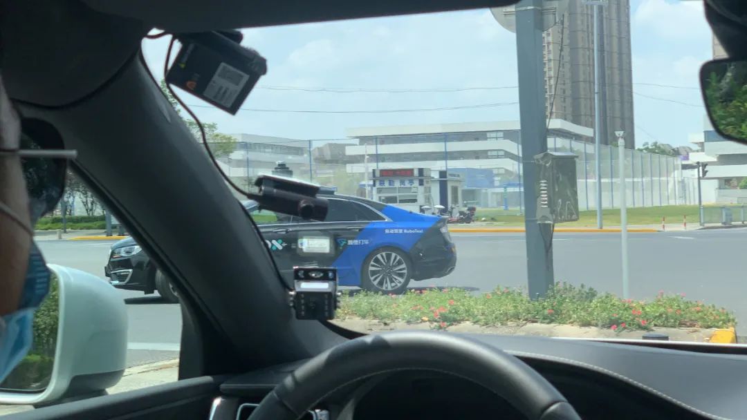 滴滴打车遇到奔驰e,上海滴滴robotaxi试运营