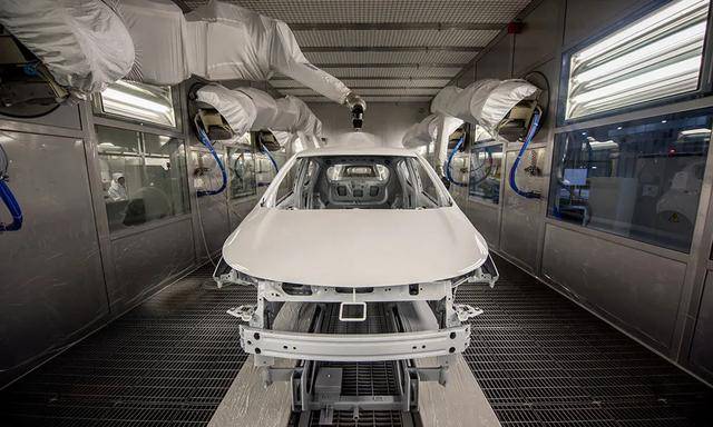 “iPhone梦”难产、首富押宝呼吸机，“越南制造”遭遇成长的烦恼