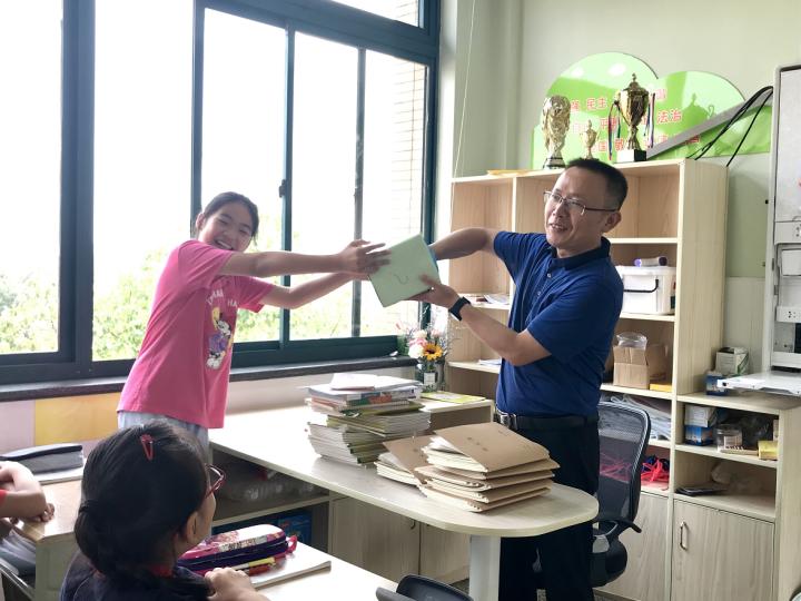 老师，这次换我为你准备惊喜！文新小学老师们收到的教师节礼物，实在太有个性了