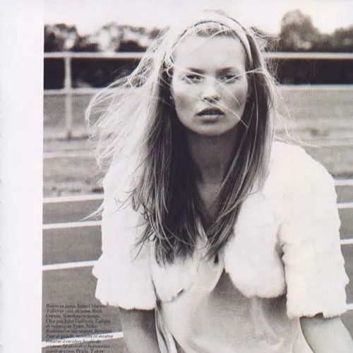 jennie最新配饰,jennie蝴蝶结半扎发