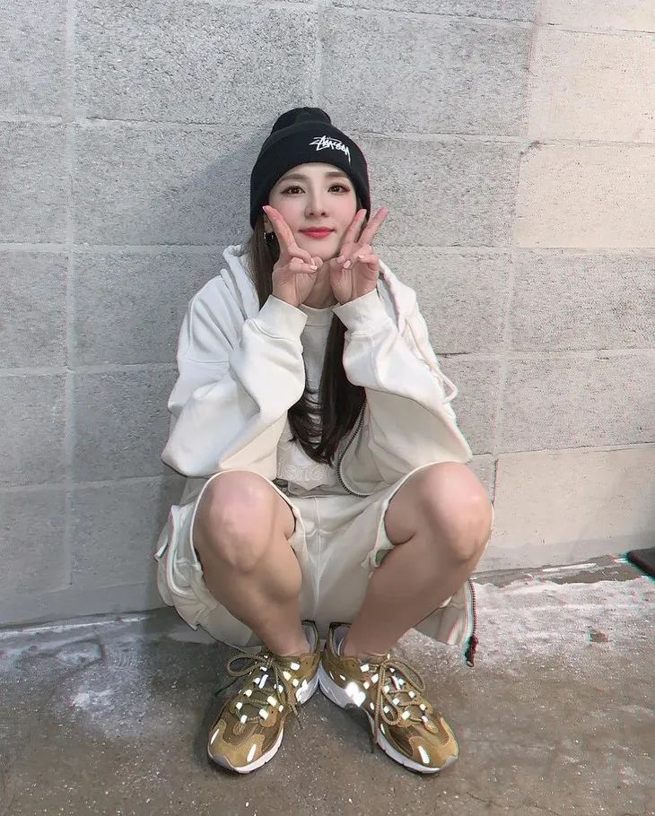 无帽卫衣虞书欣,虞书欣的衣服到底有多少钱