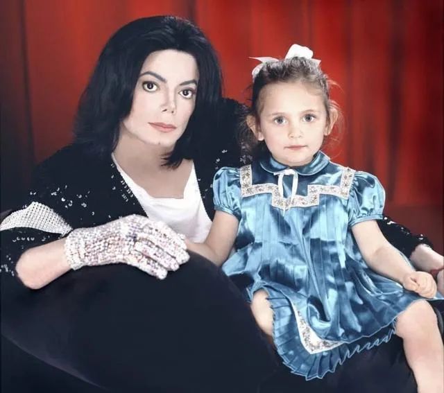 迈克尔杰克逊的女儿为什么是白人,迈克尔杰克逊女儿生活视频