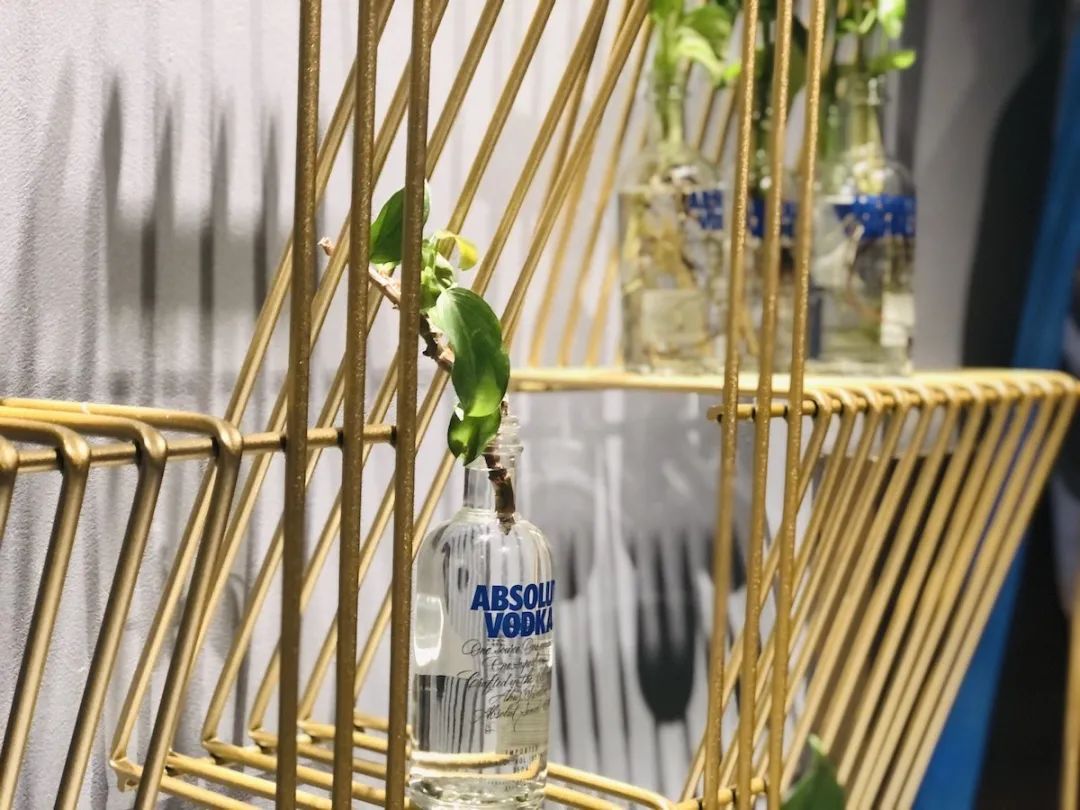 所有的酒都接受“外带”|这里是可以逛的酒吧，也是可以玩的零售店