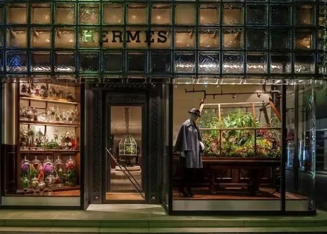 他是日本著名“花花公子”，拈花惹草只为极致的美