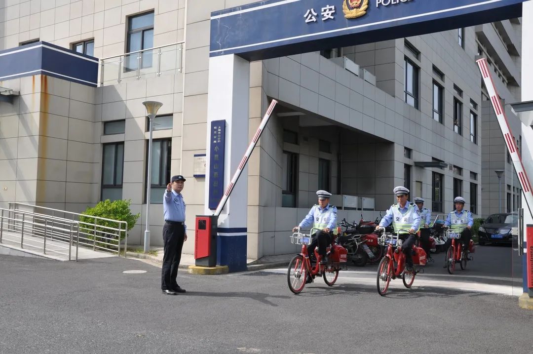 国庆我在岗向国庆献礼,中秋国庆双节我在岗文案