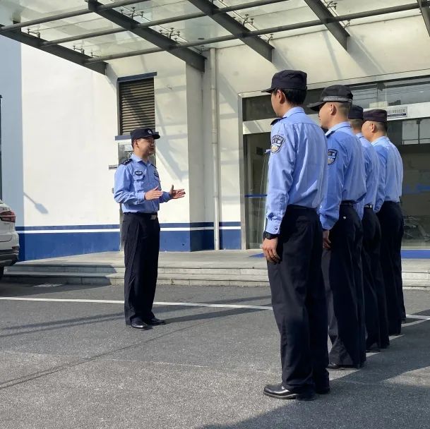 国庆我在岗向国庆献礼,中秋国庆双节我在岗文案