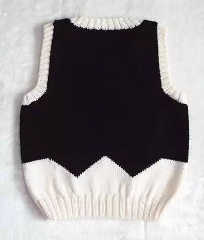 最新款小孩背心的织法,女宝宝带帽毛背心的织法