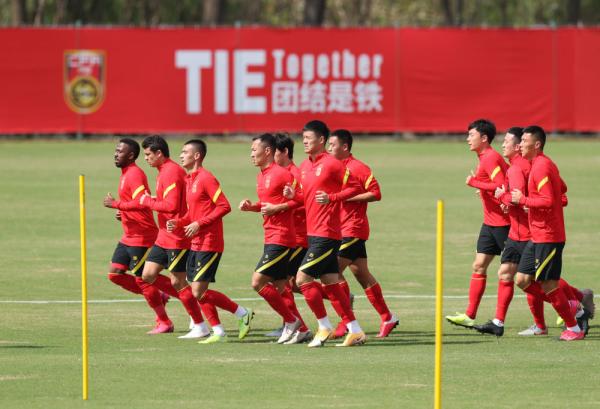 国足足球热身训练10个动作,国足在深圳训练是在哪里集结